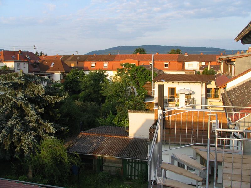 Neuwertige 2-Raum-DG-Wohnung mit Balkon und Einbauküche in Eppelheim
